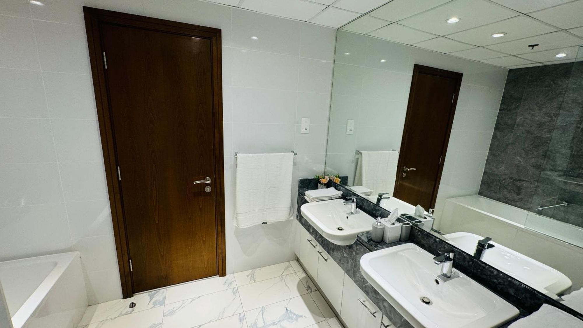 Luxurious Spacious With Breathtaking Views Spacious Burj View Luxury On High Floor Business Bay Downtown Dubai