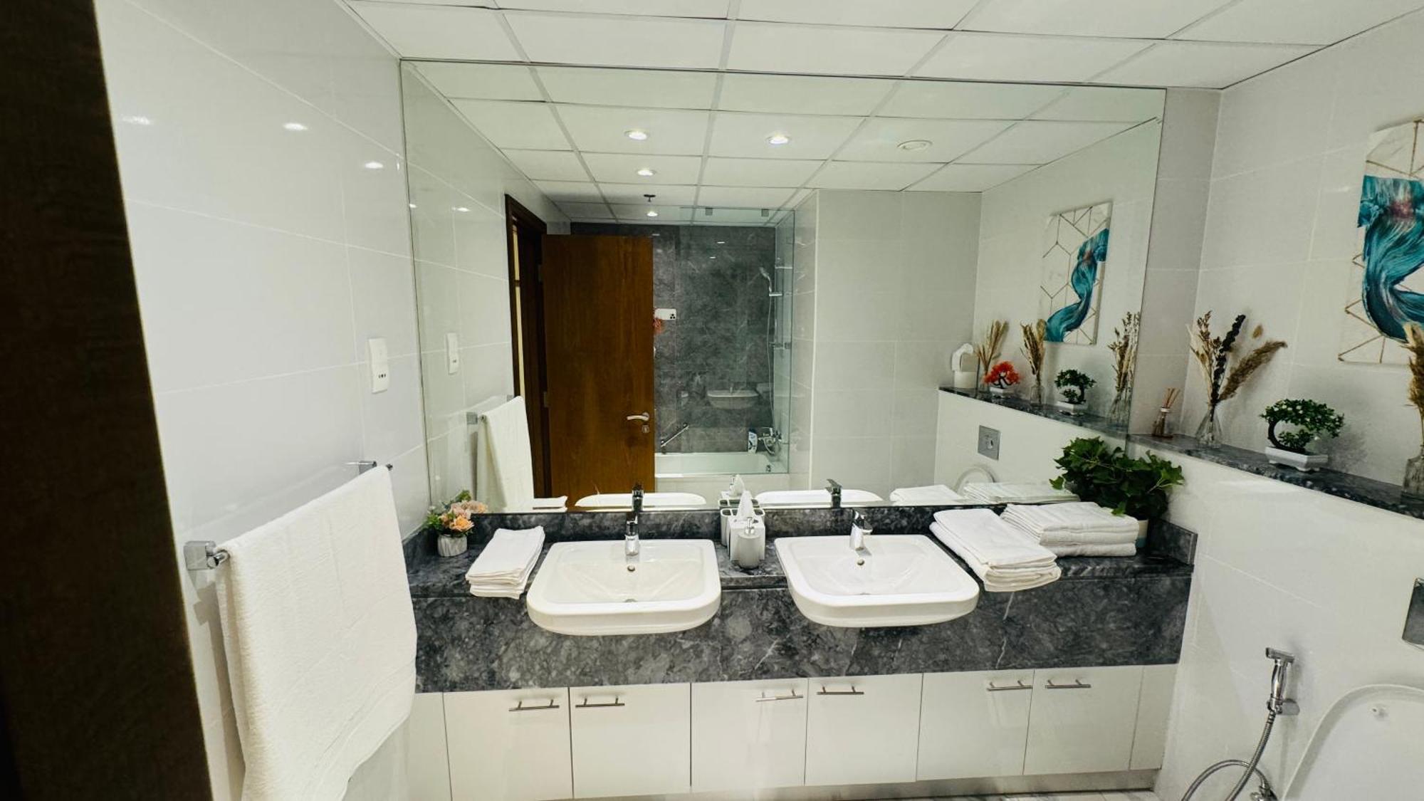 Apartment Luxurious Spacious With Breathtaking Views Spacious Burj View Luxury On High Floor Business Bay Downtown Dubai